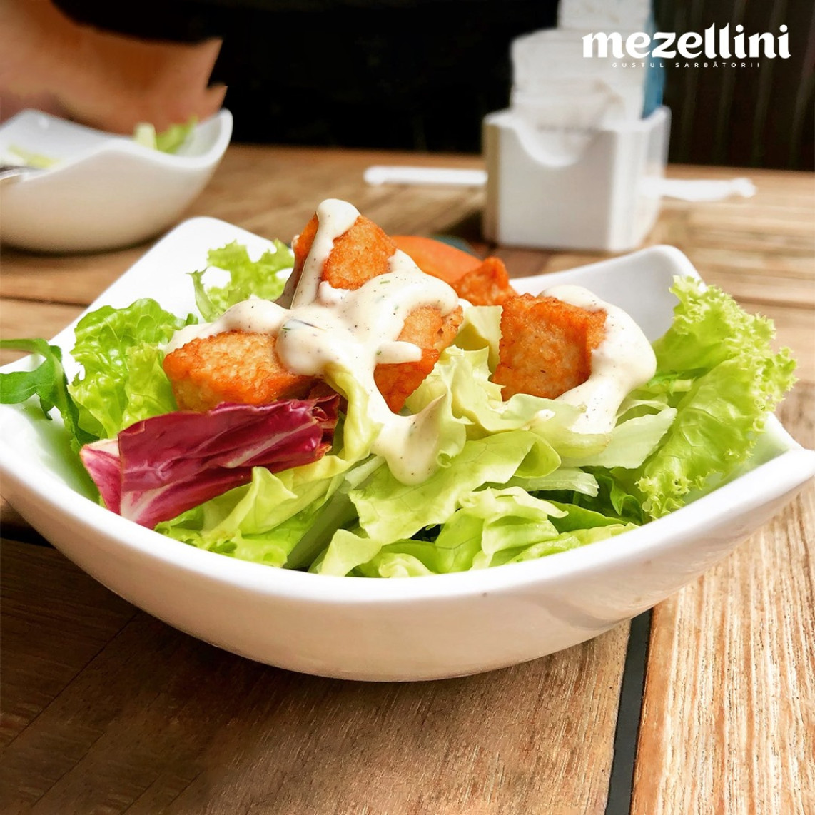 Salata cu piept de pui afumat Mezellini!